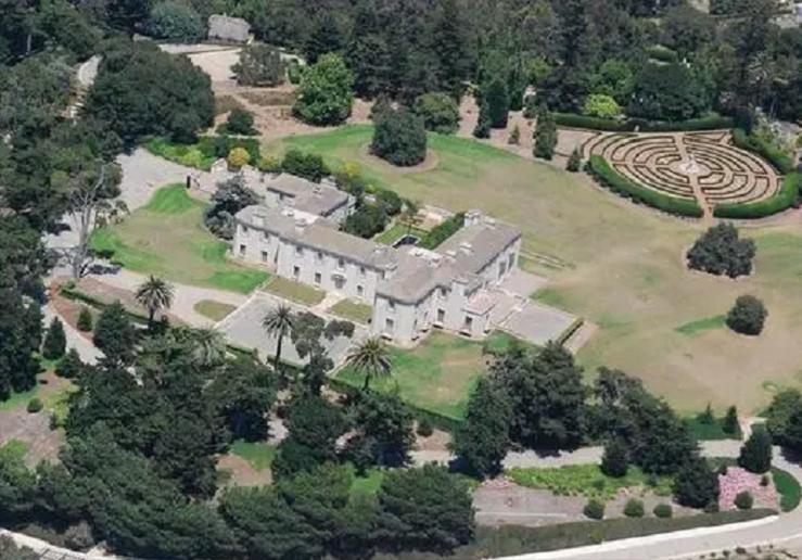 美国第一宅女继承34亿财产，将自己锁在公寓80年，一生只爱洋娃娃