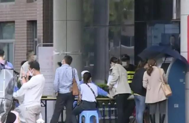 三岁小孩高烧过后全身红点点,3岁宝宝高烧39.5度不退脚冰凉