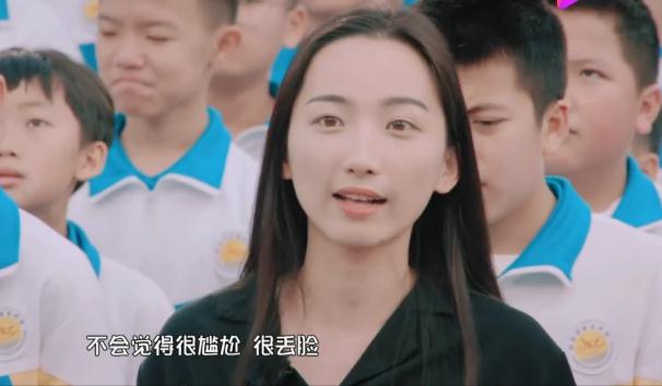 90后美女老师大方普及性知识，解决青春期的困惑，家长：值得赞扬