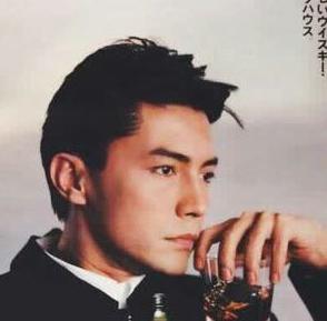 他是“最美东方男子”，曾受伤找裁缝缝8针，被挚爱拒绝孤独一生