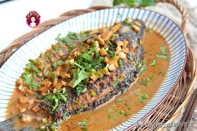 煎鱼皮怎么不会粘,煎鱼皮不破