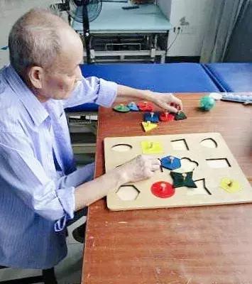 90岁中风康复治疗,85岁的老人脑溢血能康复吗