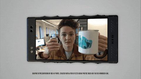 手机只要贴上膜就能观看3d电影,飞膜一贴手机就可以看3d电影