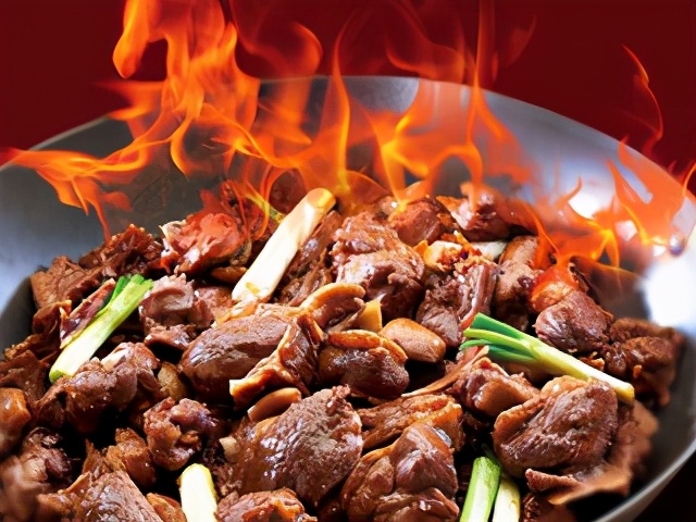 鹅、鹅、鹅，曲项向天歌，鹅头浮卤水，鹅掌躺干锅