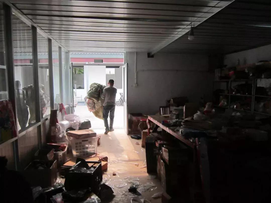 一幅画值上万美金,一幅画几万块