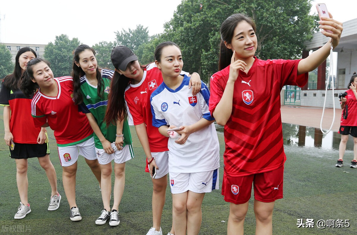 喜欢足球的男生是怎样的,为什么男生都喜欢看足球比赛