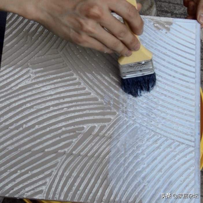 瓷砖背胶和瓷砖胶都用在什么地方,瓷砖胶和瓷砖背胶都需要用吗