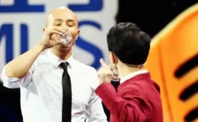 迪士尼噗噗熊被打,家长叫嚷“道歉了还想咋”:没有边界的爱是害