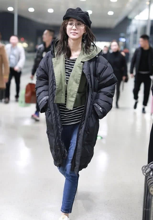 听说长T恤显矮，张钧甯把外套“缩短”30厘米，瞬间变高太机智