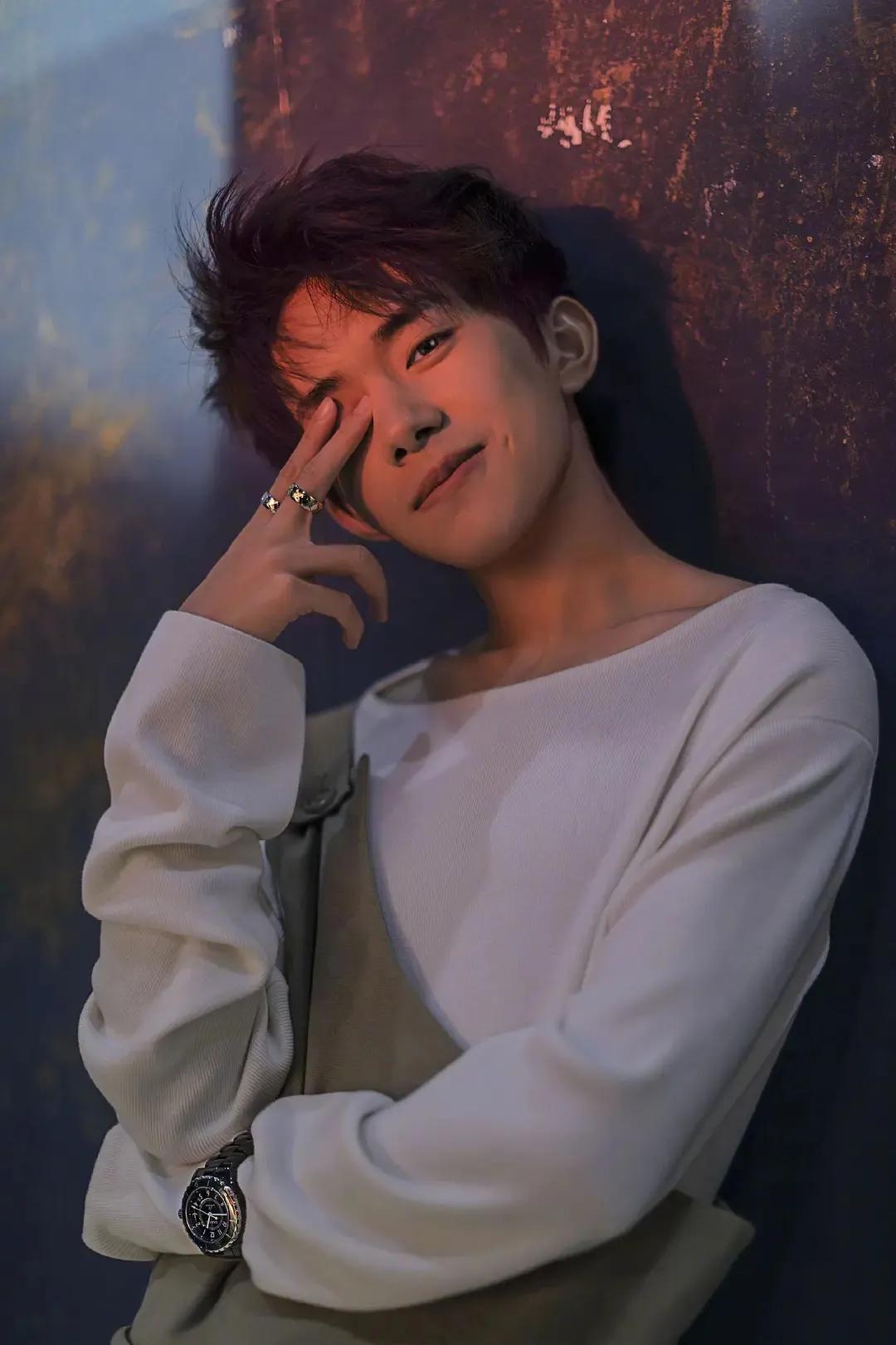 肖战和易烊千玺谁火,易烊千玺香港有多火