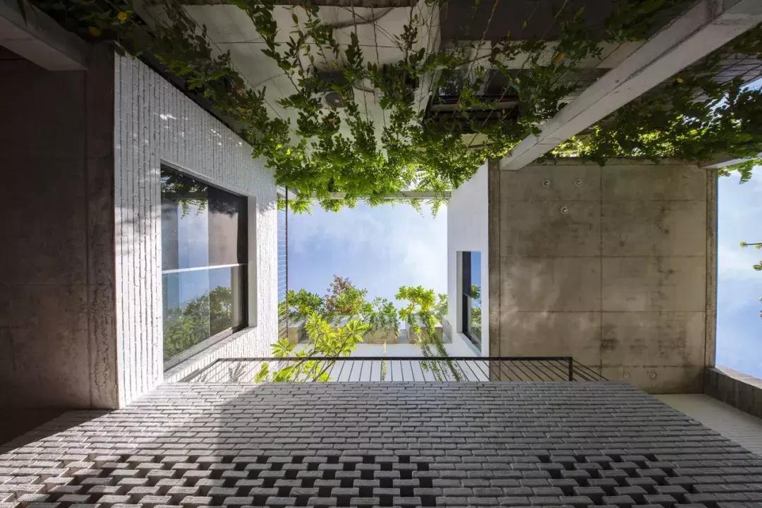 他花150万造零消耗的家，不开空调和网络：家人互动，不该隔着网