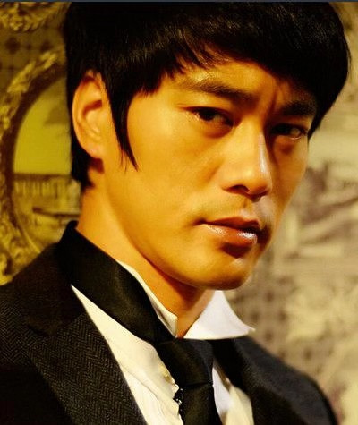 追星的最高境界：从小痴迷李小龙，长大后把自己追成了“李小龙”