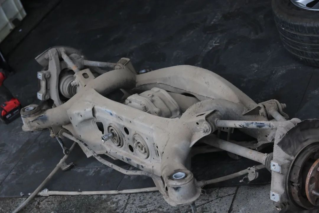 怪兽汽车翻新地址,怪兽修车翻新奥迪q7