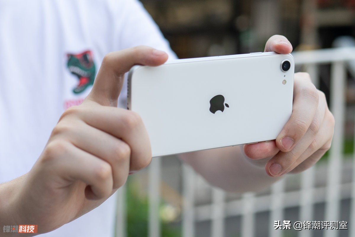 iphonese深度评测淘宝,iphonese真正的测评真的值得买吗