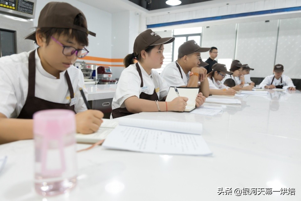 零基础私房烘焙创业课,零基础烘焙创业培训班