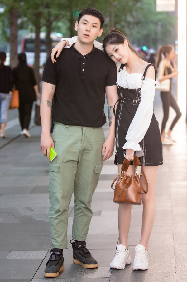 穿背带裙显腿短,背带裙好显腿长