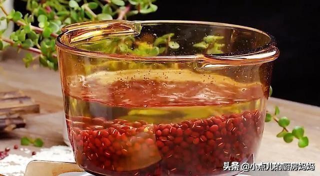 年夜饭上一定要蒸年年有余八宝饭,年夜饭之红糖糯米八宝饭