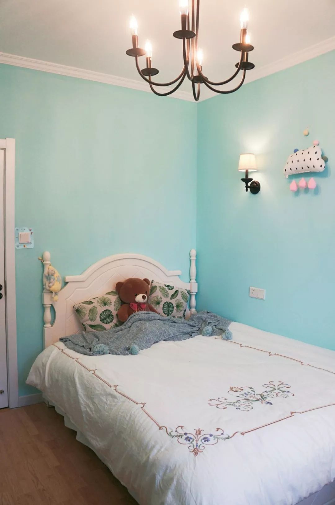 卧室太小床头柜放不下来,卧室床不放床头可以吗