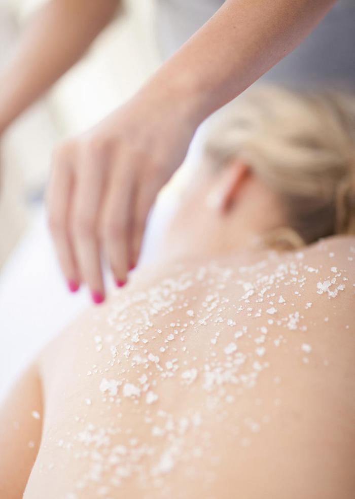 皮肤黑的女人怎样才能变白,偏黑肤色怎么调理变白