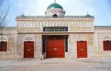 沙漠千年胡杨林,沙漠公路看胡杨林