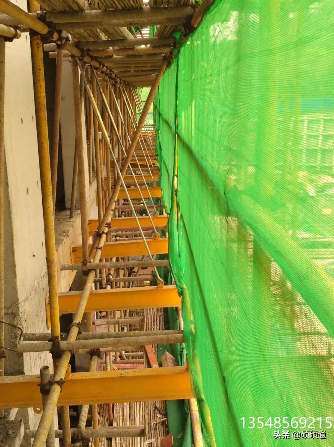 一种新型悬挑架的安装搭设装置,施工现场新型悬挑架