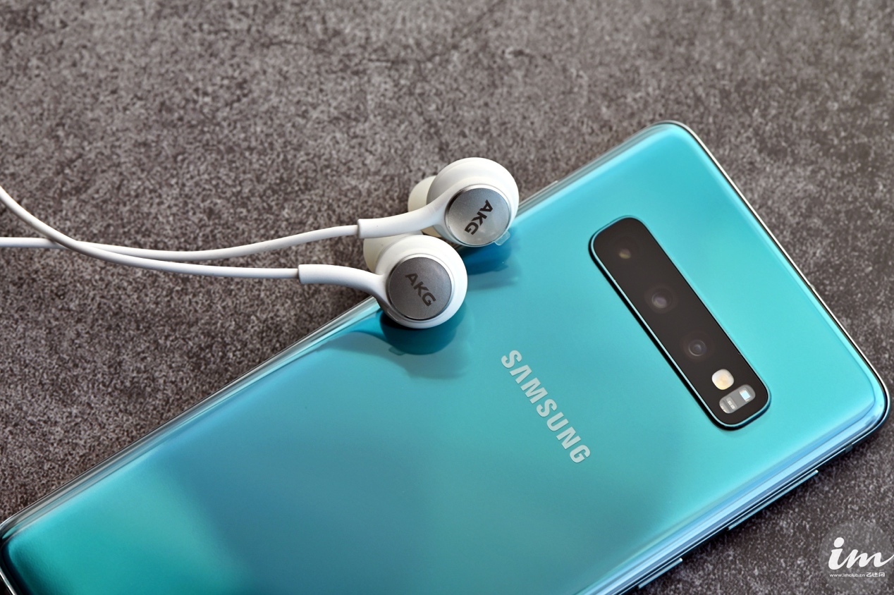 s10自带的耳机是什么型号,s10送的耳机与s8的一样吗