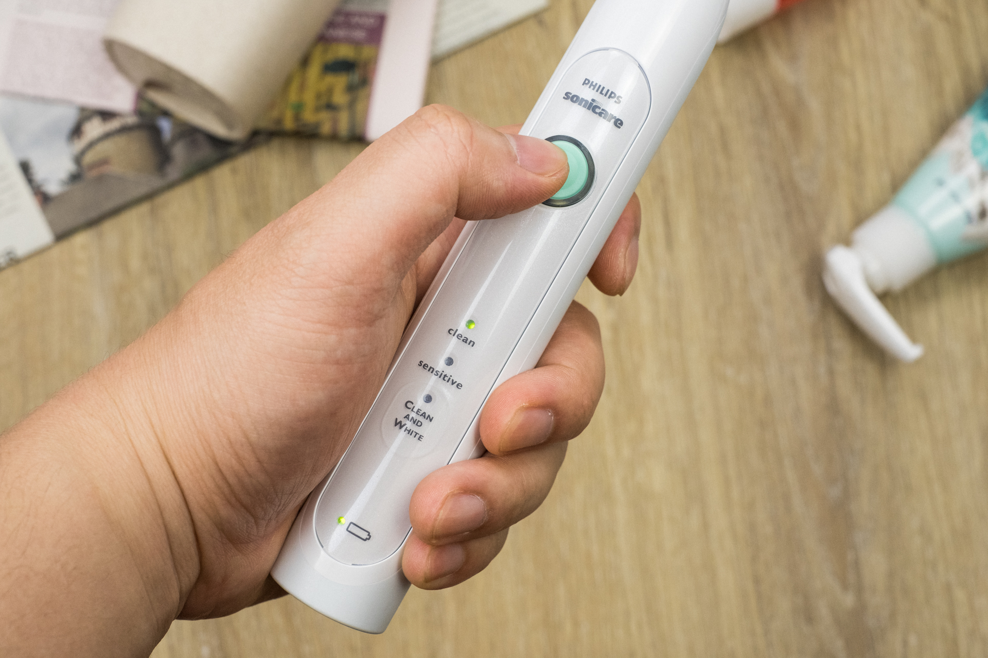 电动牙刷水里震动效果,电动牙刷刷牙的正确方法3d演示