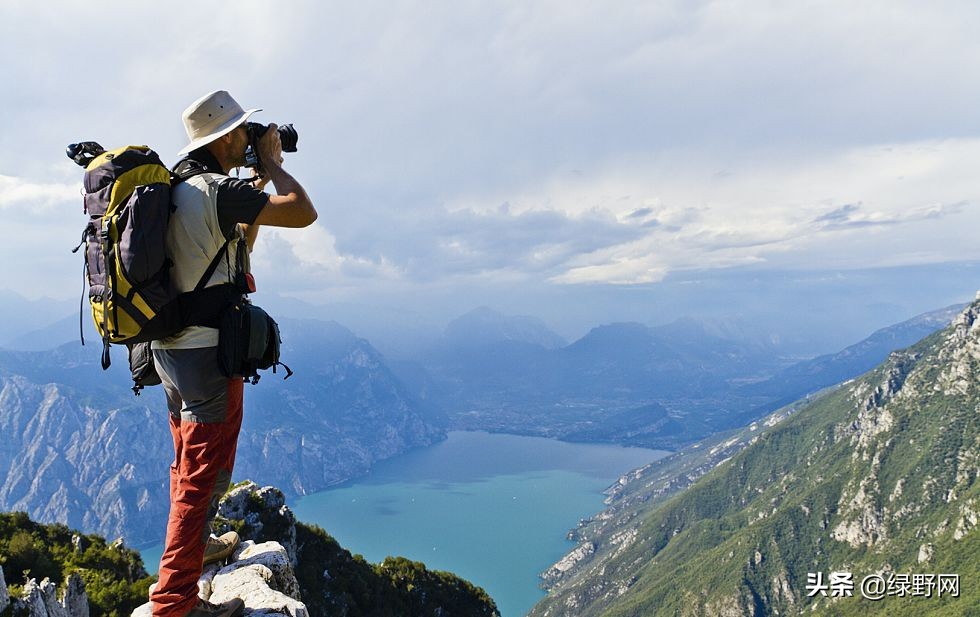 重装登山包如何正确使用,登山包束绳的使用方法