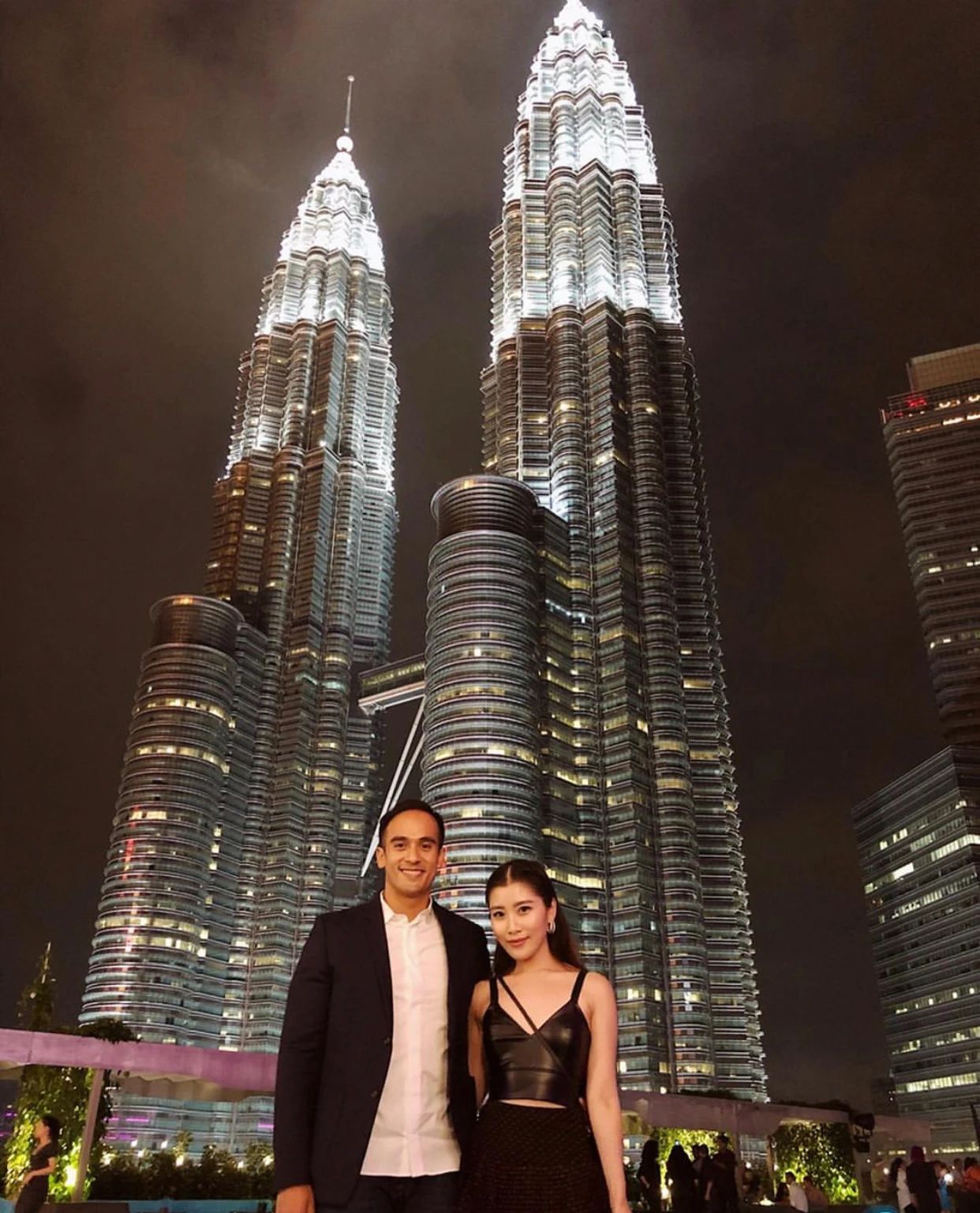 刘德华小姨子炫富上瘾？爱晒家中整墙名牌包，全身名牌堆砌太高调