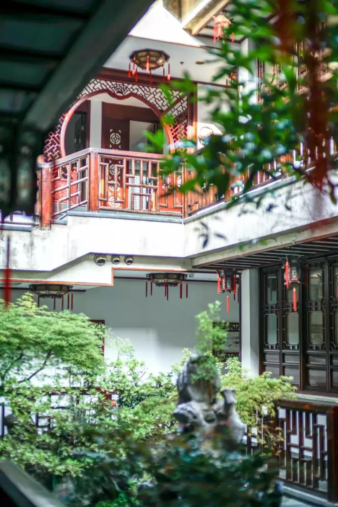 她17岁逃婚出深山，如今在无锡，开了南长街上最大的酒楼