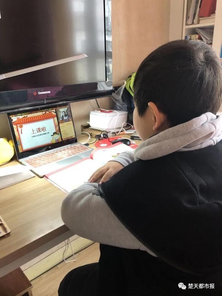 妗堟澘涓嬩笂缃戣,妗堟澘涓嬩笂缃戣鐨勫皬濂冲