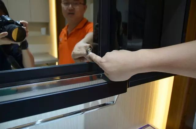 卫生间的浴室柜如何选择,卫生间卫浴柜怎么选