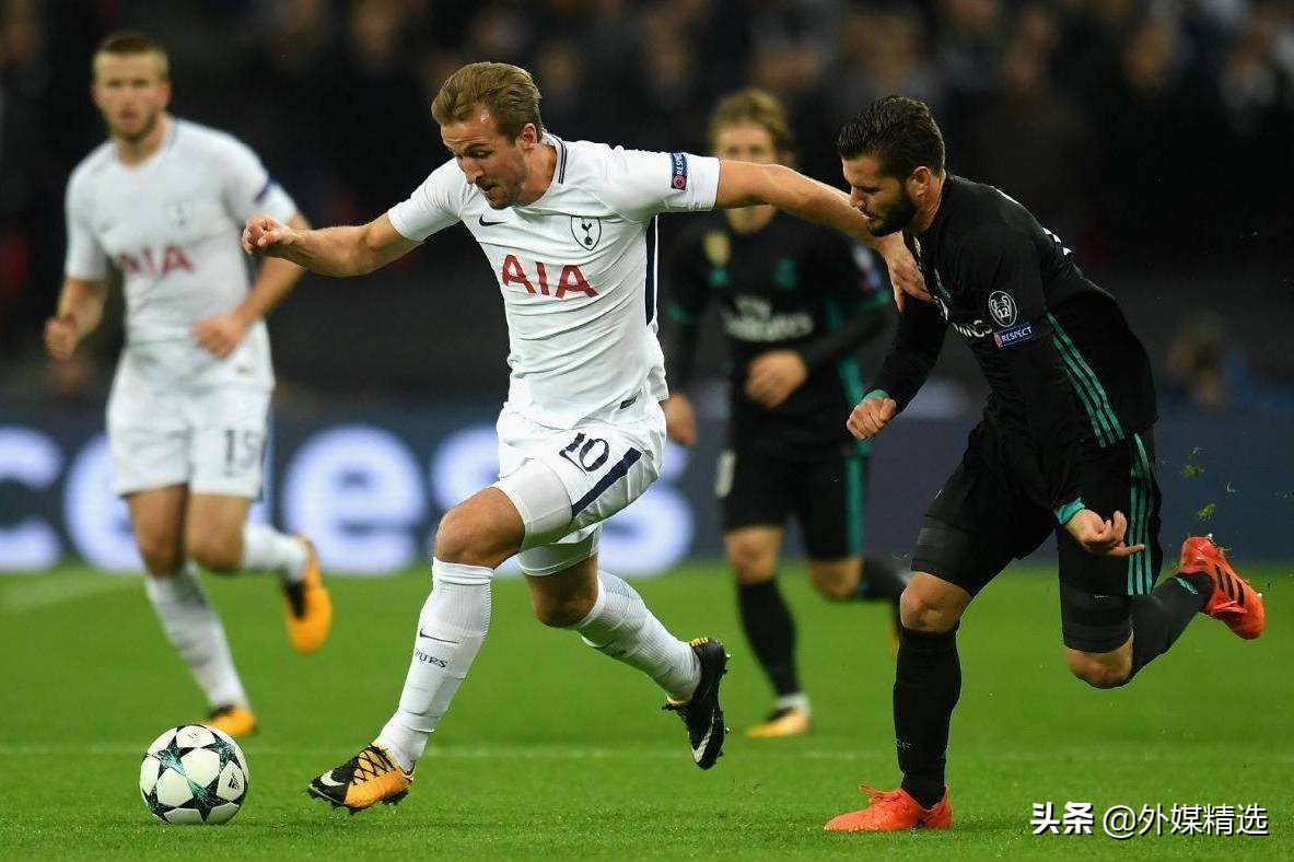 带你详细的了解足球比赛,足球的战术深度解析