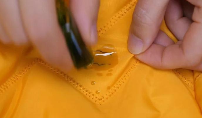 衣服被中性笔画到怎么办,衣服被黑笔画到如何快速处理