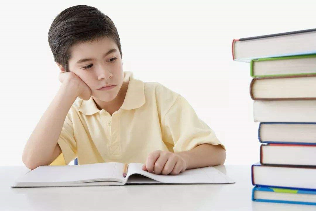 写作业拖拉磨叽厌学是心理问题吗,一写作业就瞌睡是什么原理