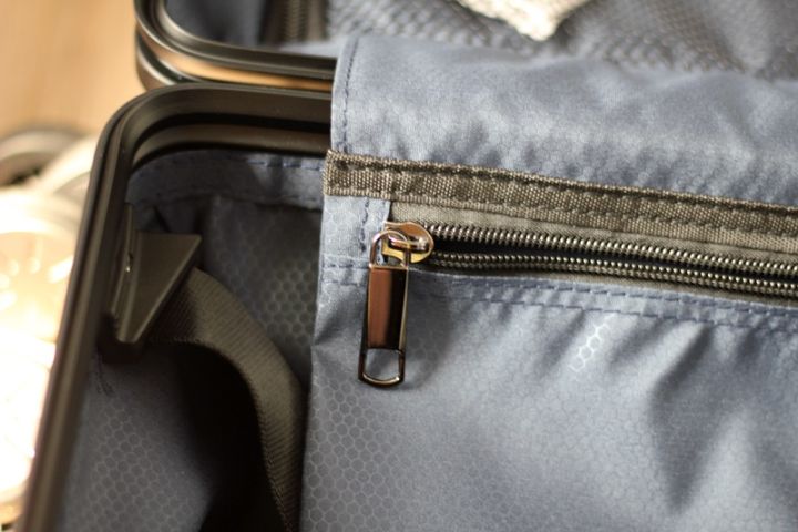 小型轻便指纹锁行李箱,便捷功能行李箱