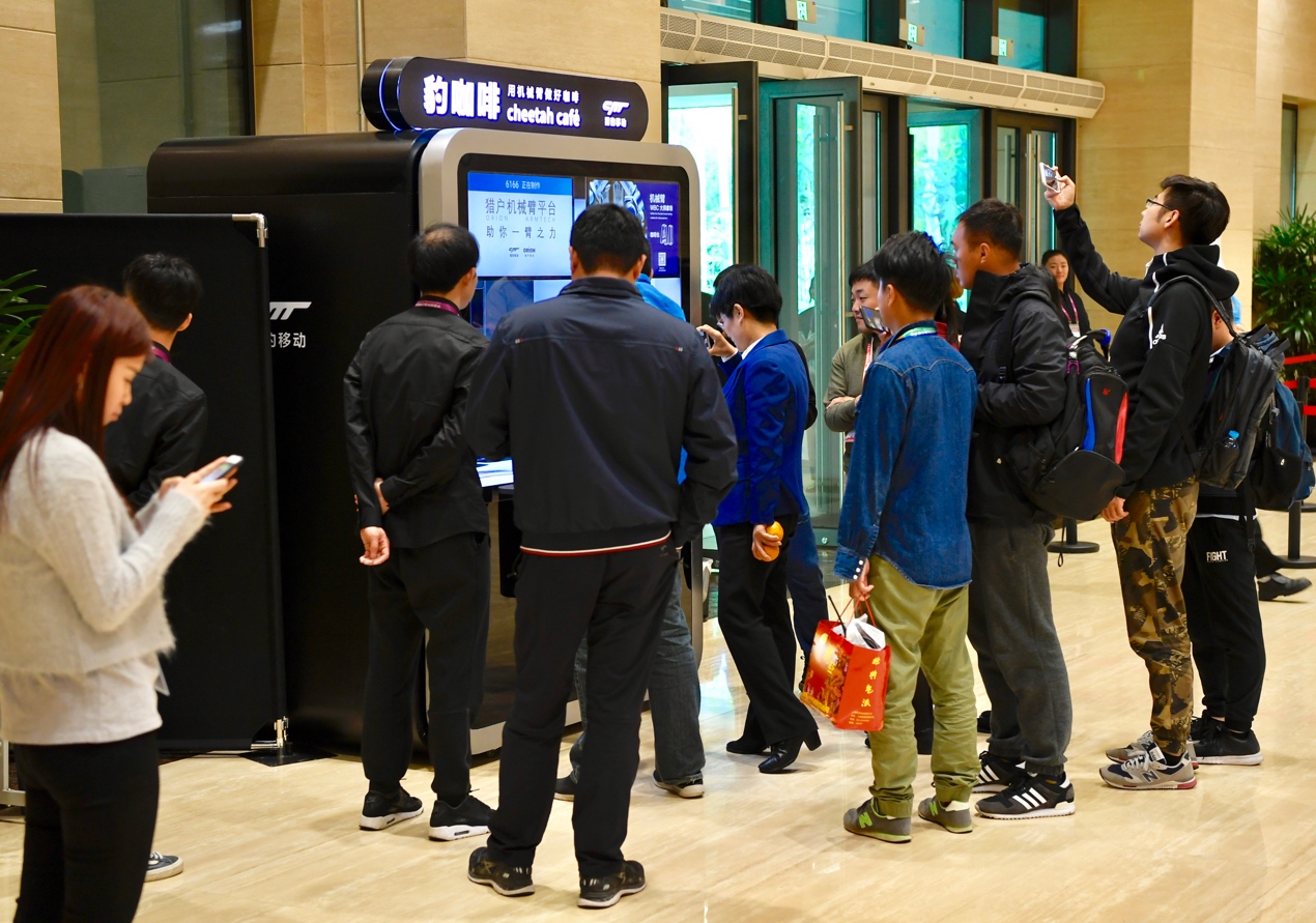 豹小秘、豹咖啡亮相上海进博会全链条AI技术赋能新零售