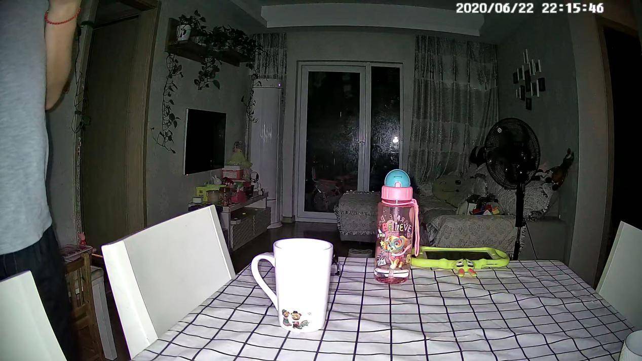 能抵风雨，2K超清画质更清楚，看家护院必备360智能摄像机体验