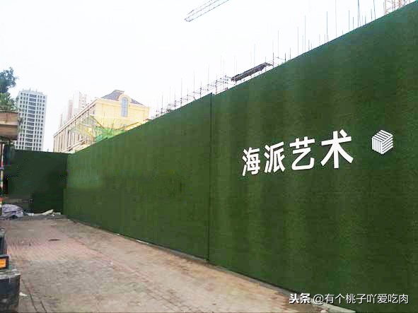 仿真草皮围挡是真的吗,人造仿真假草坪围挡