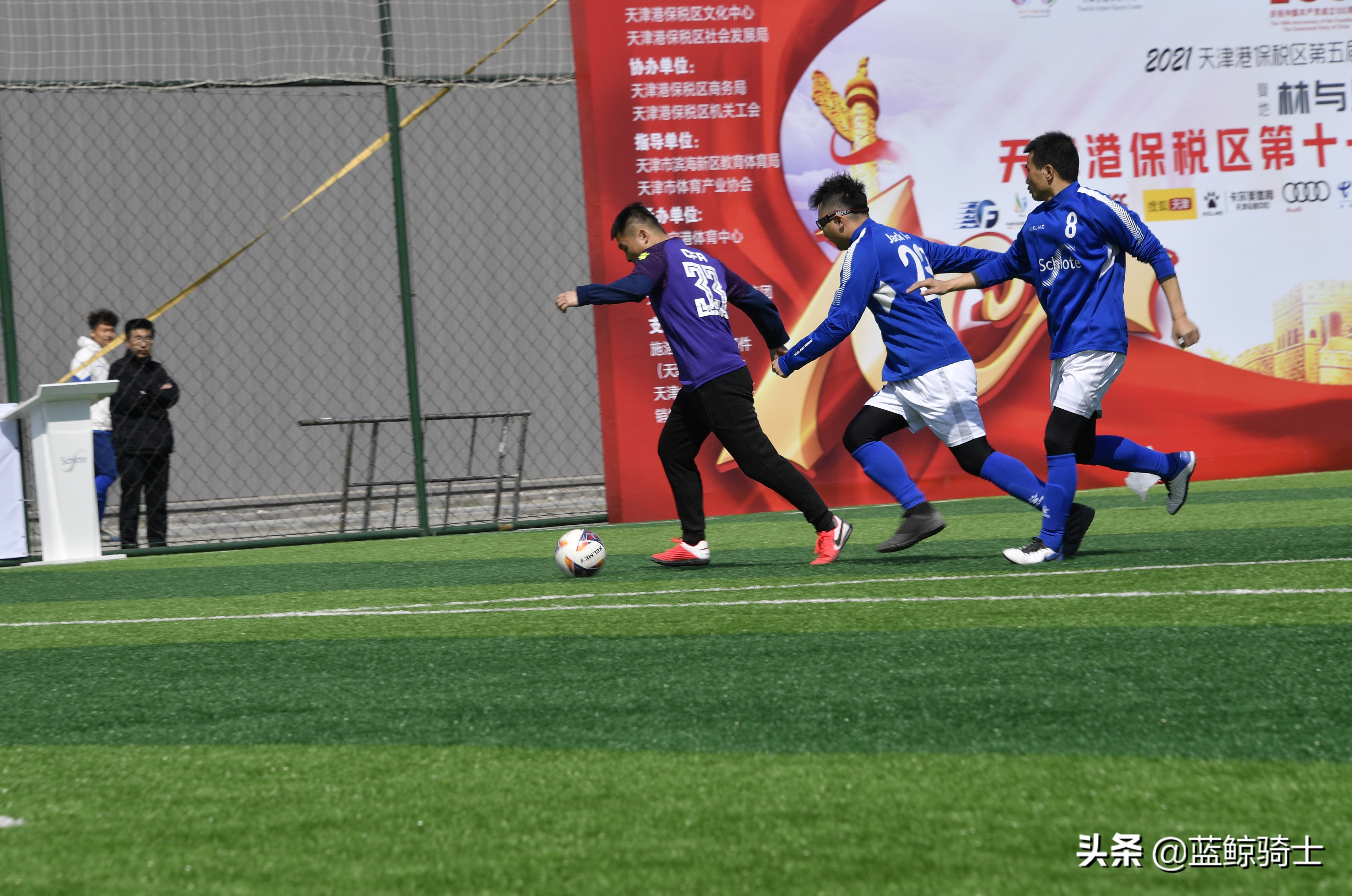 天津一家德国汽车配件工厂内的足球比赛