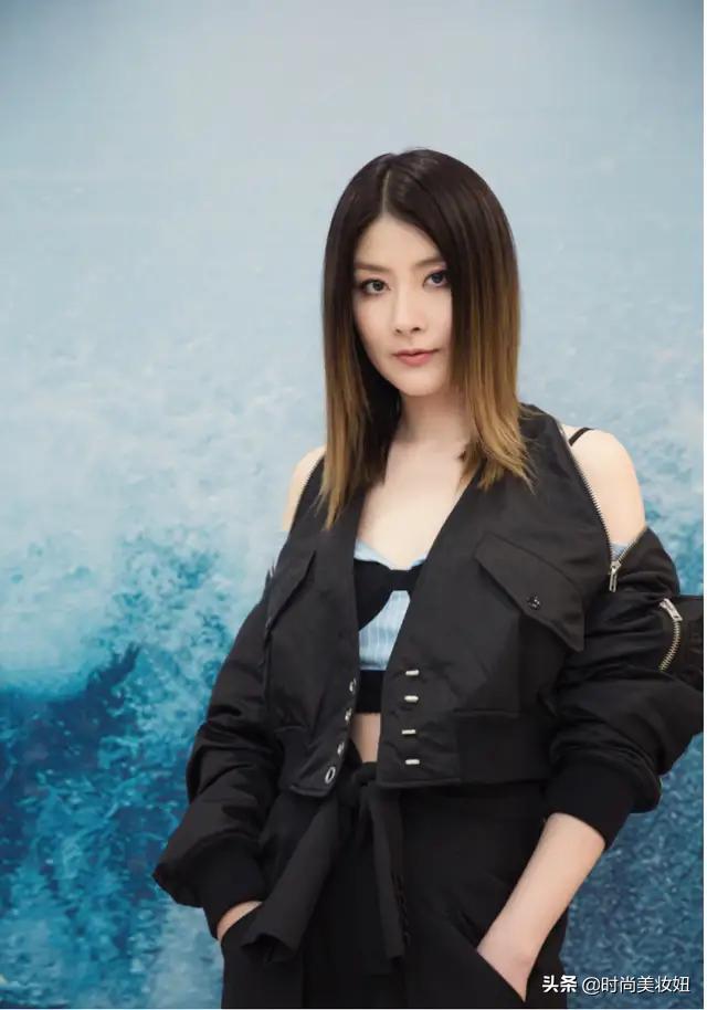 陈慧琳穿露肩上衣,陈慧琳露肩衣服