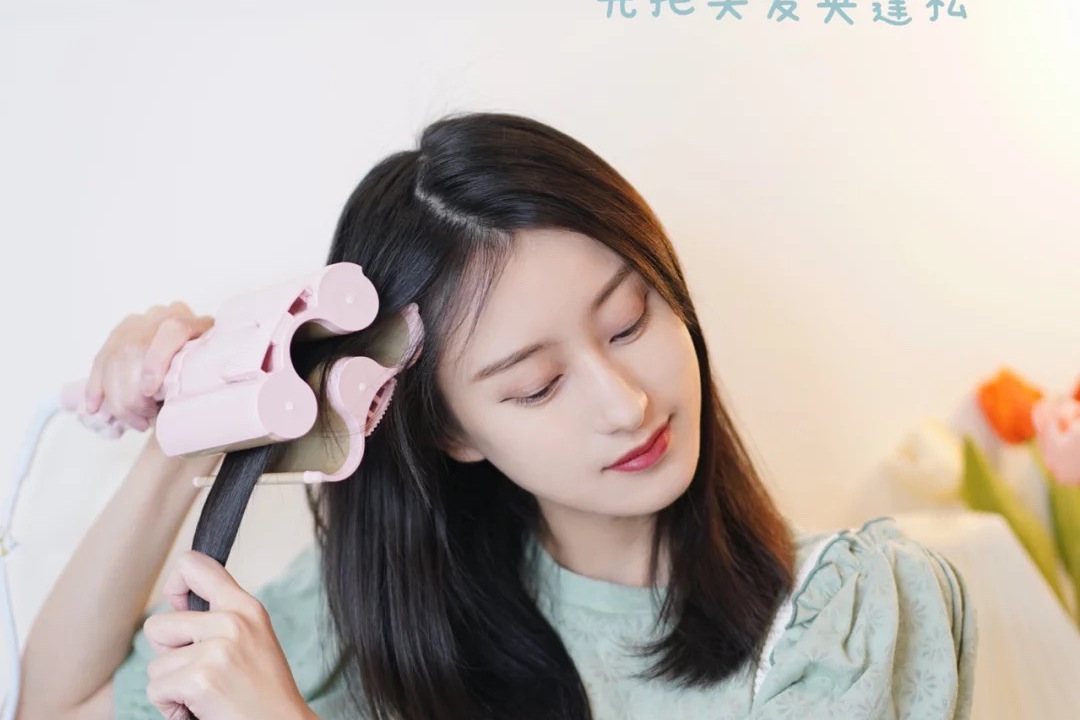 如何盘头发又简单又好看,怎样盘头发既蓬松又好看