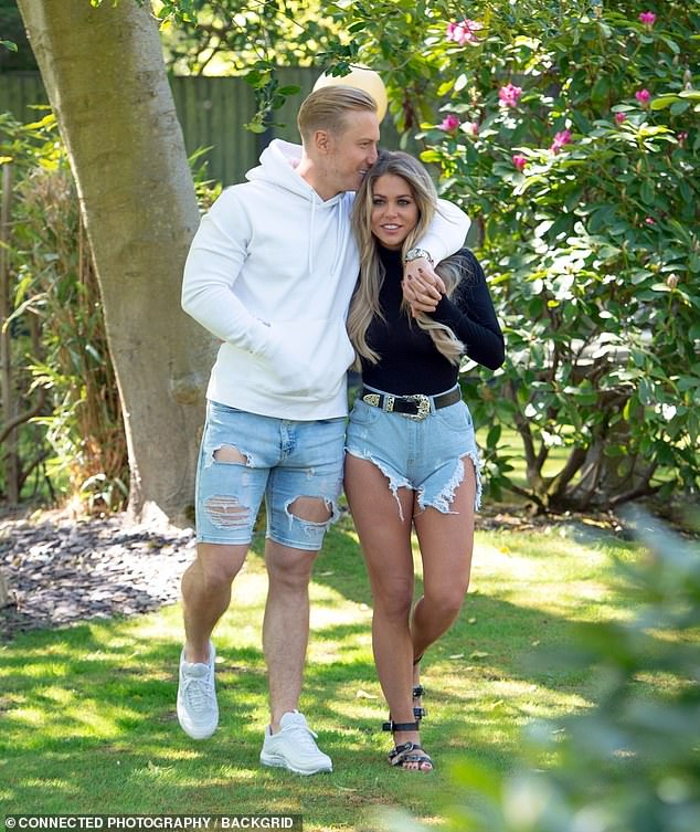 鍗℃埓鐝婃檼涓庣敺鍙嬫帴鍚荤収,鍗℃埓鐝婁笌鐨壒鑺傜洰鎺ュ惢