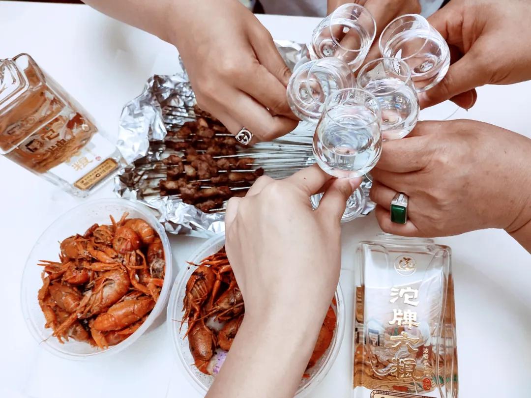 品鉴沱牌老酒视频,沱牌六粮有几款