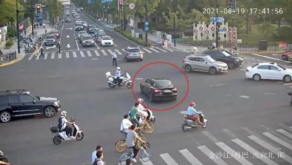 一男孩误吞拉环,小孩不小心吞进金属拉环