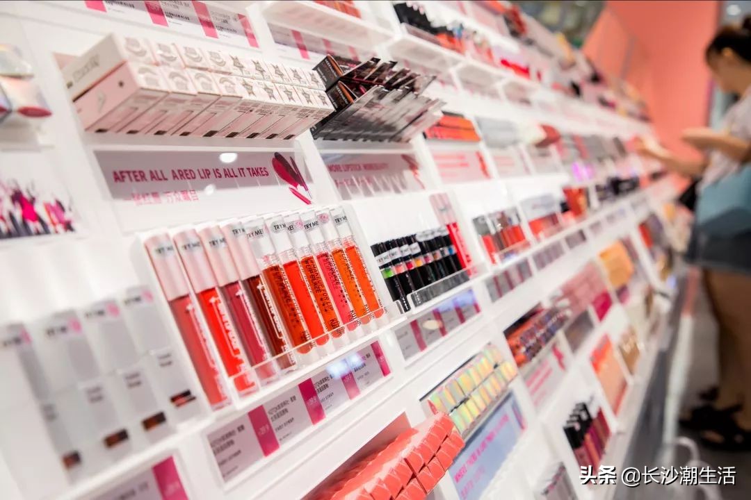 超强彩妆王国登陆长沙！带你一秒变身调色师