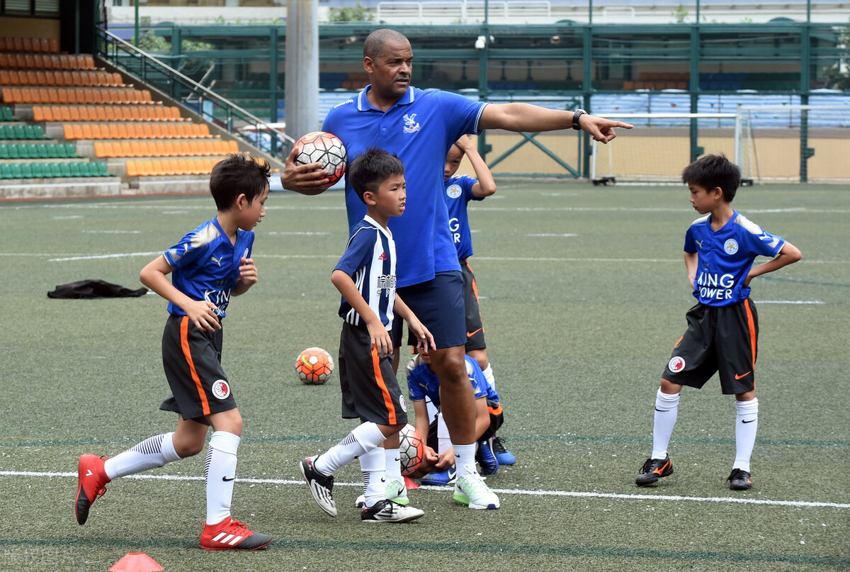 周六足球赛事解析：水晶宫vs狼队、布兰vs罗森博格