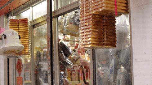 花100亿买纸，烧1000吨物欲｜中国人烧给故人的究竟是什么？