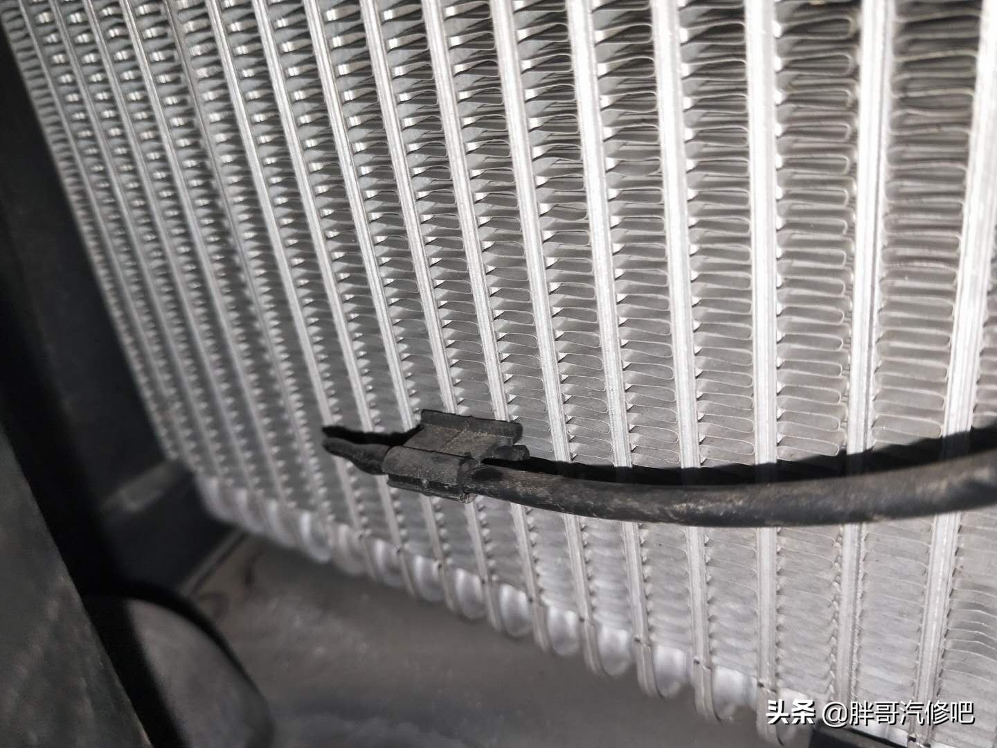 发动机高温缺水加了水又没事了,发动机高温报警防冻液都出来了