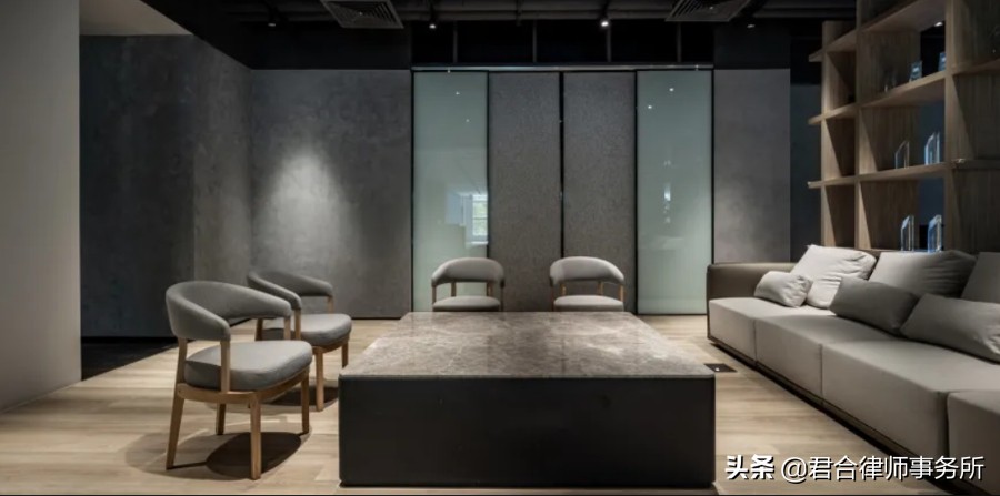 一家红圈律所的极致“凡尔赛”